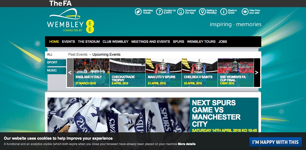 Wembley : Notification relative aux cookies dans le pied de page comme exemple de consentement actif de l'utilisateur